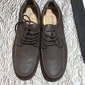 Men shoe in excellent condition. Never worn
